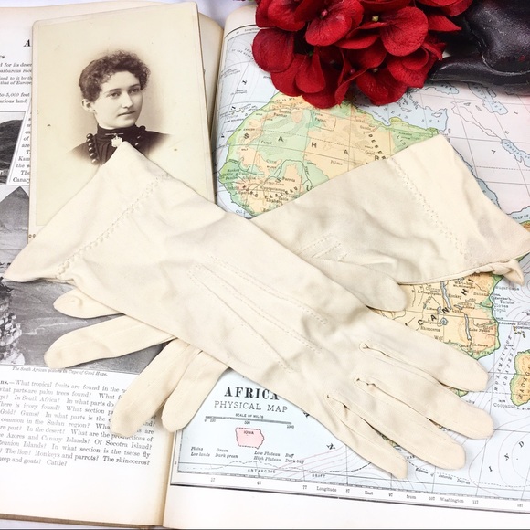 Vintage Accessories - Vintage 50s Cream Derry Fabs Gauntlet Gloves